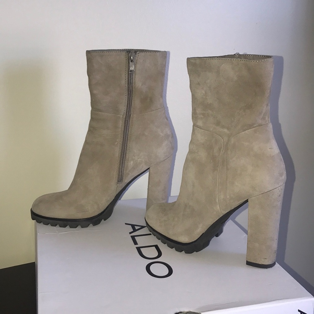Also boots size 8